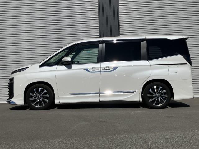 ヴォクシー ハイブリッドS-Z モデリスタエアロ ユニバーサルS ★オプション装備車★モデリスタエアロパーツセットA【フロントスポイラー・サイドスカート(ユニバーサルステップ付車)・リヤスカート】★モデリスタサイドドアガーニッシュ付(14枚目)