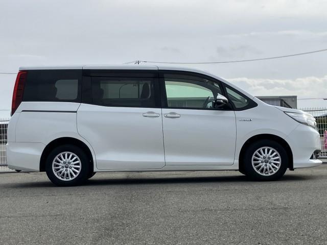 ノア ハイブリッドG カロッツェリアナビTV ハイブリッドG カロッツェリアナビTV 後席アルパインフリップダ★カロッツェリアSDナビTV★Bluetooth★DVD再生付★ETC★バックモニター★アルパイン後席フリップダウンモニター(17枚目)