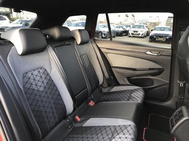 ゴルフヴァリアント TDI Rライン プラチナムエディション 【保証付】 ★車検R8年11月迄★ディーゼルターボ★ダイナミックコーナーライト★ダイナミックライトアシスト★LEDマトリックスヘッドライト★ヘッドアップディスプレイ★LEDテールランプ★SSDナビTV(26枚目)