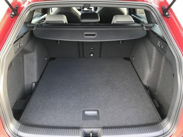 ゴルフヴァリアント TDI Rライン プラチナムエディション 【保証付】 ★車検R8年11月迄★ディーゼルターボ★ダイナミックコーナーライト★ダイナミックライトアシスト★LEDマトリックスヘッドライト★ヘッドアップディスプレイ★LEDテールランプ★SSDナビTV(48枚目)