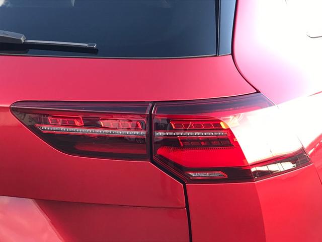 ゴルフヴァリアント TDI Rライン プラチナムエディション 【保証付】 ★車検R8年11月迄★ディーゼルターボ★ダイナミックコーナーライト★ダイナミックライトアシスト★LEDマトリックスヘッドライト★ヘッドアップディスプレイ★LEDテールランプ★SSDナビTV(60枚目)