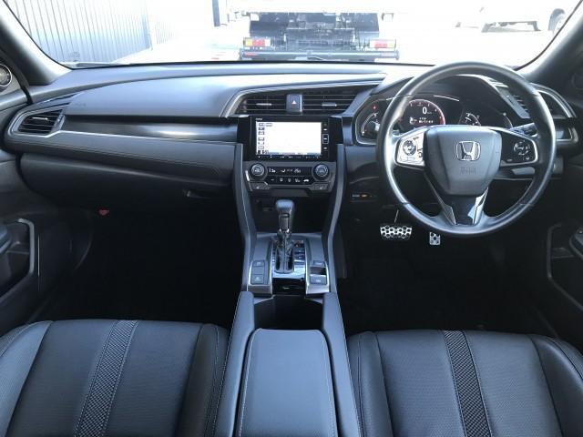 シビック ハッチバック ホンダセンシング トップロードサンルーフ ★トップロードサンルーフ【チルドアップ機能】★レザーインテリア★ホンダインターナビTV★DVD再生★Bluetooth★ETC2.0【ナビ連動式】★USBジャック★バックモニター(10枚目)