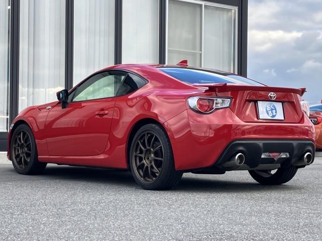 ８６ ＧＴリミテッド　　ＲＡＹＳ１８インチＡＷ　★純正ＳＤナビＴＶ★Ｂｌｕｅｔｏｏｔｈ★ＥＴＣ【ナビ連動式】★バックモニター★ＶＳＣ－ＴＲＣ★サイド・カーテンエアバック★革巻きステアリング★パドルシフト【６速】★クルーズコントロール★（16枚目）