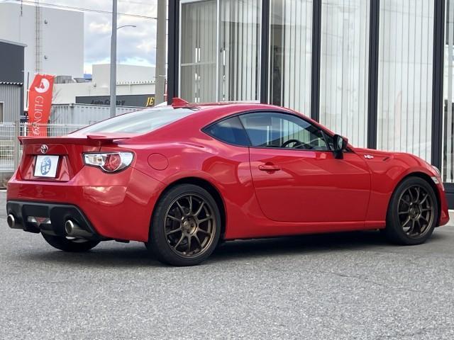 ８６ ＧＴリミテッド　　ＲＡＹＳ１８インチＡＷ　★純正ＳＤナビＴＶ★Ｂｌｕｅｔｏｏｔｈ★ＥＴＣ【ナビ連動式】★バックモニター★ＶＳＣ－ＴＲＣ★サイド・カーテンエアバック★革巻きステアリング★パドルシフト【６速】★クルーズコントロール★（18枚目）