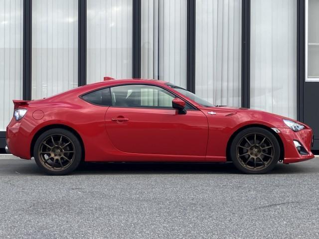 ８６ ＧＴリミテッド　　ＲＡＹＳ１８インチＡＷ　★純正ＳＤナビＴＶ★Ｂｌｕｅｔｏｏｔｈ★ＥＴＣ【ナビ連動式】★バックモニター★ＶＳＣ－ＴＲＣ★サイド・カーテンエアバック★革巻きステアリング★パドルシフト【６速】★クルーズコントロール★（19枚目）