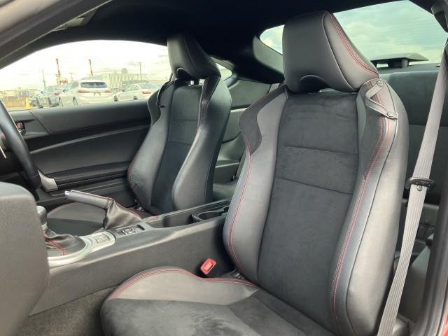 ８６ ＧＴリミテッド　　ＲＡＹＳ１８インチＡＷ　★純正ＳＤナビＴＶ★Ｂｌｕｅｔｏｏｔｈ★ＥＴＣ【ナビ連動式】★バックモニター★ＶＳＣ－ＴＲＣ★サイド・カーテンエアバック★革巻きステアリング★パドルシフト【６速】★クルーズコントロール★（24枚目）