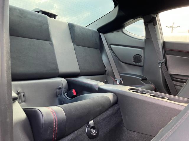 ８６ ＧＴリミテッド　　ＲＡＹＳ１８インチＡＷ　★純正ＳＤナビＴＶ★Ｂｌｕｅｔｏｏｔｈ★ＥＴＣ【ナビ連動式】★バックモニター★ＶＳＣ－ＴＲＣ★サイド・カーテンエアバック★革巻きステアリング★パドルシフト【６速】★クルーズコントロール★（26枚目）