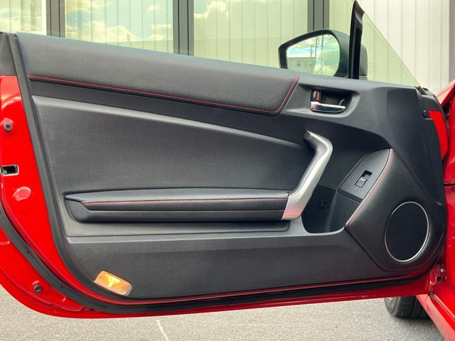 ８６ ＧＴリミテッド　　ＲＡＹＳ１８インチＡＷ　★純正ＳＤナビＴＶ★Ｂｌｕｅｔｏｏｔｈ★ＥＴＣ【ナビ連動式】★バックモニター★ＶＳＣ－ＴＲＣ★サイド・カーテンエアバック★革巻きステアリング★パドルシフト【６速】★クルーズコントロール★（47枚目）