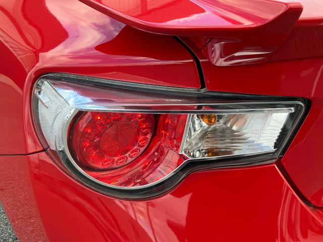 ８６ ＧＴリミテッド　　ＲＡＹＳ１８インチＡＷ　★純正ＳＤナビＴＶ★Ｂｌｕｅｔｏｏｔｈ★ＥＴＣ【ナビ連動式】★バックモニター★ＶＳＣ－ＴＲＣ★サイド・カーテンエアバック★革巻きステアリング★パドルシフト【６速】★クルーズコントロール★（61枚目）