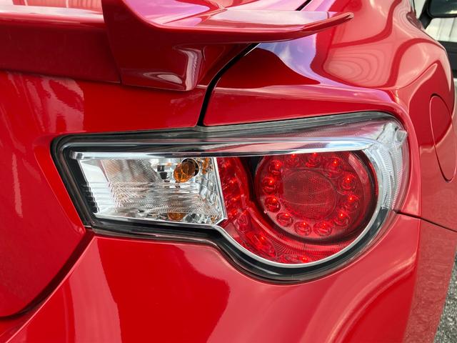 ８６ ＧＴリミテッド　　ＲＡＹＳ１８インチＡＷ　★純正ＳＤナビＴＶ★Ｂｌｕｅｔｏｏｔｈ★ＥＴＣ【ナビ連動式】★バックモニター★ＶＳＣ－ＴＲＣ★サイド・カーテンエアバック★革巻きステアリング★パドルシフト【６速】★クルーズコントロール★（62枚目）