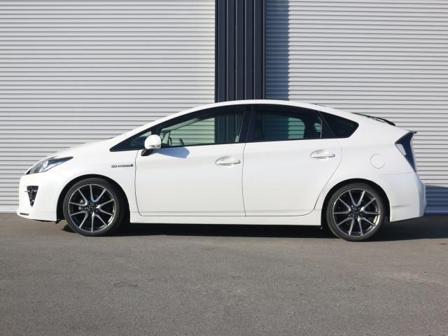 プリウス Sツーリングセレクション・G’s 専用18AW ★純正SDナビTV★Blue tooth★ビルトインETC★バックガイドモニター★G’s専用革巻きステアリングスイッチ付★G’s専用スポーツシート★スマートキー・プッシュスタート(15枚目)