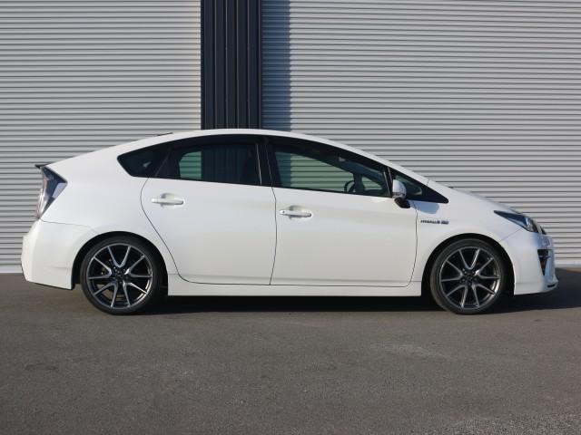 プリウス Sツーリングセレクション・G’s 専用18AW ★純正SDナビTV★Blue tooth★ビルトインETC★バックガイドモニター★G’s専用革巻きステアリングスイッチ付★G’s専用スポーツシート★スマートキー・プッシュスタート(19枚目)