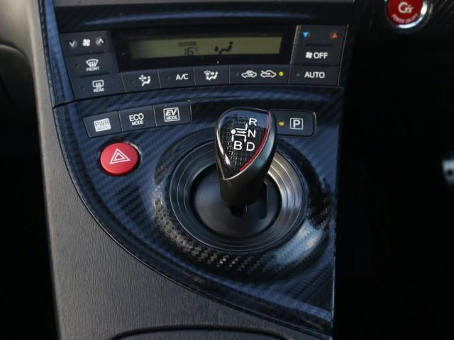 プリウス Sツーリングセレクション・G’s 専用18AW ★純正SDナビTV★Blue tooth★ビルトインETC★バックガイドモニター★G’s専用革巻きステアリングスイッチ付★G’s専用スポーツシート★スマートキー・プッシュスタート(30枚目)
