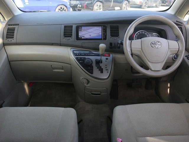 アイシス Ｌ　プッシュスタート　３列シート７人乗り　★純正ナビＴＶ★Ｂｌｕｅ　ｔｏｏｔｈ★ＤＶＤ再生付★ビルトインＥＴＣ★バックガイドモニター★スマートキー・プッシュスタート★電動格納式リモコンドアミラー（10枚目）