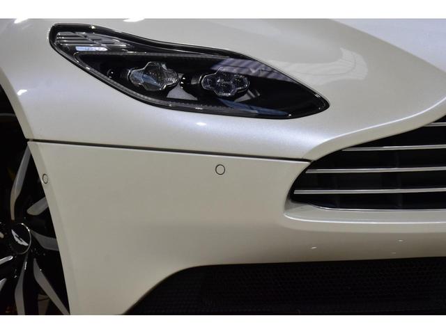 ＤＢ１１ ローンチエディション　世界１０００台限定車　スペシャルＡＭＬカラー　ドュオトーンインテリア　コントラストステッチ　ネクサスキルティングシート　レザールーフライニング　メモリ付パワーシート　イエローブレーキキャリパー（56枚目）