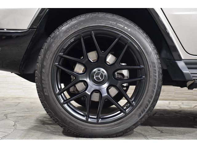 Gクラス G400d マヌファクトゥーアエディション 純正G63 22AW ブラバス製Fスポイラー G63仕様フロントバンパー ぱなめりかブラックラッピング 電動サイドステップ ガラススライディングルーフ ブルメスター ブラック&グレーレザーシート(12枚目)
