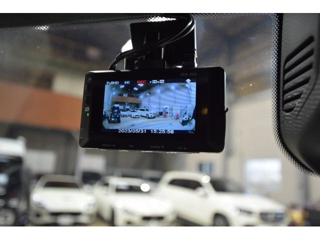 Gクラス G400d マヌファクトゥーアエディション 純正G63 22AW ブラバス製Fスポイラー G63仕様フロントバンパー ぱなめりかブラックラッピング 電動サイドステップ ガラススライディングルーフ ブルメスター ブラック&グレーレザーシート(25枚目)