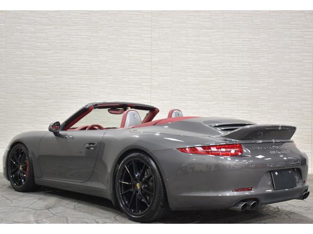 911 911カレラS カブリオレ スポーツデザインスポイラー スポクロPKG スポエキ スポーツデザインステアリングホイール BOSE クルーズコントロール リアパークアシスト シートヒーター カラークレストセンターキャップ 赤革(2枚目)