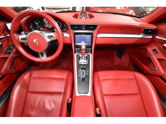 911 911カレラS カブリオレ スポーツデザインスポイラー スポクロPKG スポエキ スポーツデザインステアリングホイール BOSE クルーズコントロール リアパークアシスト シートヒーター カラークレストセンターキャップ 赤革(6枚目)