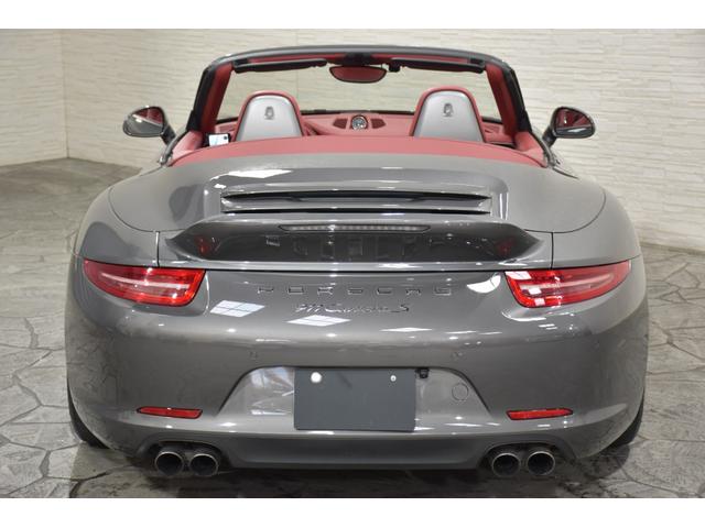 911 911カレラS カブリオレ スポーツデザインスポイラー スポクロPKG スポエキ スポーツデザインステアリングホイール BOSE クルーズコントロール リアパークアシスト シートヒーター カラークレストセンターキャップ 赤革(10枚目)