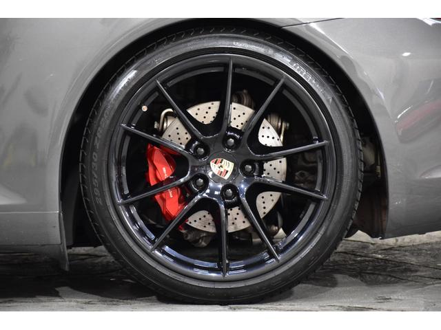 911 911カレラS カブリオレ スポーツデザインスポイラー スポクロPKG スポエキ スポーツデザインステアリングホイール BOSE クルーズコントロール リアパークアシスト シートヒーター カラークレストセンターキャップ 赤革(12枚目)