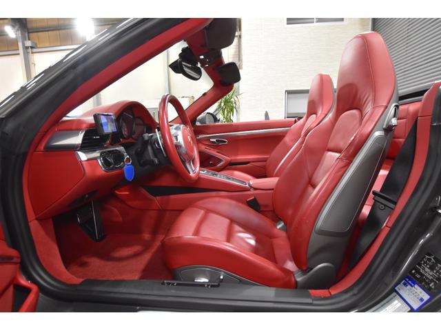 911 911カレラS カブリオレ スポーツデザインスポイラー スポクロPKG スポエキ スポーツデザインステアリングホイール BOSE クルーズコントロール リアパークアシスト シートヒーター カラークレストセンターキャップ 赤革(17枚目)