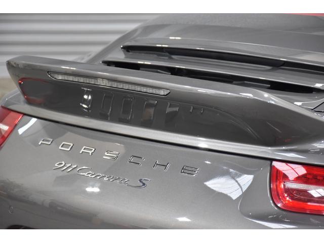 911 911カレラS カブリオレ スポーツデザインスポイラー スポクロPKG スポエキ スポーツデザインステアリングホイール BOSE クルーズコントロール リアパークアシスト シートヒーター カラークレストセンターキャップ 赤革(40枚目)