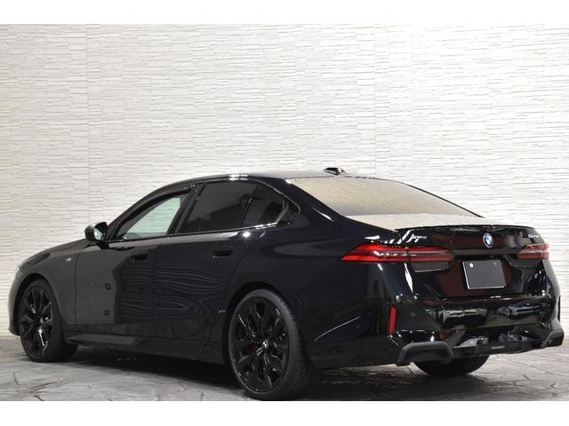 5シリーズ 523d xDrive Mスポーツ セレクトPKG MスポーツPKGプロ コンフォートドライビングPKG シルバーストーンメリノ革シート ハーマンカードンサウンド BMW前後ドラレコ 21AW ボンネット&ミラーマットブラックラッピング(2枚目)