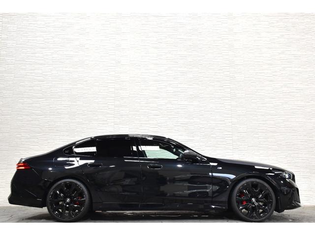 5シリーズ 523d xDrive Mスポーツ セレクトPKG MスポーツPKGプロ コンフォートドライビングPKG シルバーストーンメリノ革シート ハーマンカードンサウンド BMW前後ドラレコ 21AW ボンネット&ミラーマットブラックラッピング(10枚目)