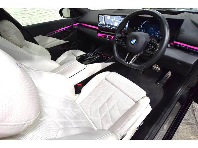 5シリーズ 523d xDrive Mスポーツ セレクトPKG MスポーツPKGプロ コンフォートドライビングPKG シルバーストーンメリノ革シート ハーマンカードンサウンド BMW前後ドラレコ 21AW ボンネット&ミラーマットブラックラッピング(17枚目)