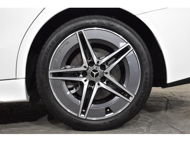 Cクラスステーションワゴン C200ステーションワゴンアバンギャルドAMGライP パノラミックスライディングルーフ ベーシックPKG レザーエクスクルーシブPKG ブラウン&ブラック革シート 前後ベンツドラレコ 純正フロアマット 純正18AW シートヒーター アンビエイトライト(12枚目)