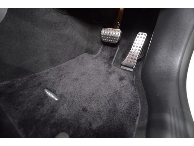 Cクラスステーションワゴン C200ステーションワゴンアバンギャルドAMGライP パノラミックスライディングルーフ ベーシックPKG レザーエクスクルーシブPKG ブラウン&ブラック革シート 前後ベンツドラレコ 純正フロアマット 純正18AW シートヒーター アンビエイトライト(40枚目)