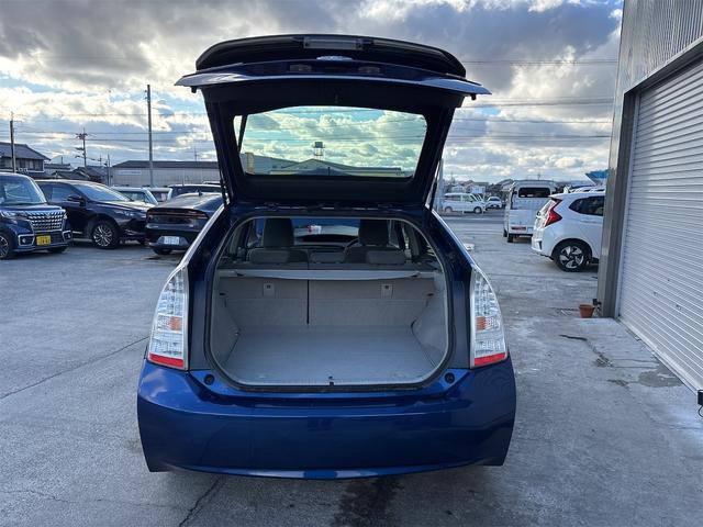 プリウス Ｓ　Ｓ　ＣＤ　ＦＭ　ＡＭ　ステリモ　プッシュスタート　スマートキー　スペアキー　オートライト　フォグランプ　ライトレベライザー　電格ウィンカーミラー　オールオートＰＷ　ドアバイザー　ビルトインＥＴＣ（15枚目）