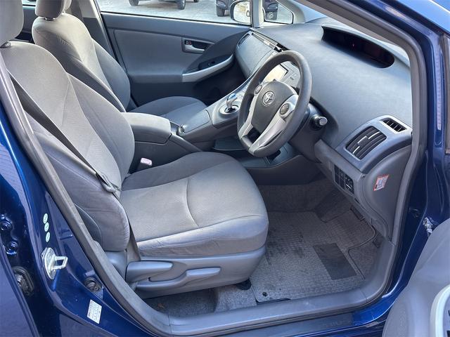 プリウス Ｓ　Ｓ　ＣＤ　ＦＭ　ＡＭ　ステリモ　プッシュスタート　スマートキー　スペアキー　オートライト　フォグランプ　ライトレベライザー　電格ウィンカーミラー　オールオートＰＷ　ドアバイザー　ビルトインＥＴＣ（21枚目）