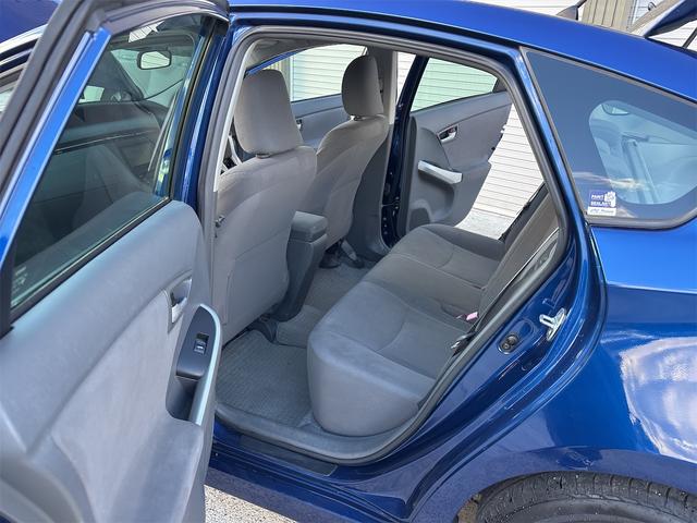 プリウス Ｓ　Ｓ　ＣＤ　ＦＭ　ＡＭ　ステリモ　プッシュスタート　スマートキー　スペアキー　オートライト　フォグランプ　ライトレベライザー　電格ウィンカーミラー　オールオートＰＷ　ドアバイザー　ビルトインＥＴＣ（29枚目）