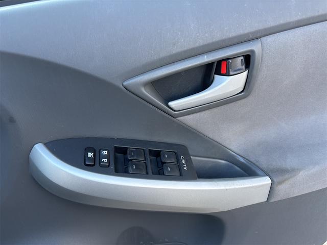 プリウス Ｓ　Ｓ　ＣＤ　ＦＭ　ＡＭ　ステリモ　プッシュスタート　スマートキー　スペアキー　オートライト　フォグランプ　ライトレベライザー　電格ウィンカーミラー　オールオートＰＷ　ドアバイザー　ビルトインＥＴＣ（46枚目）