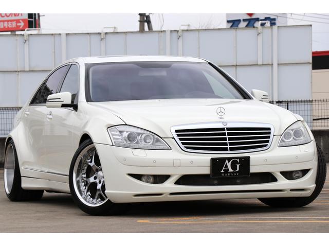 Ｓ５００ロング　左ハンドル　７ＡＴ　ローダウン　社外１９インチアルミホイール　サンルーフブラックレザーシート　純正ナビ　Ｂカメ　ＤＶＤ再生可　クルコン　ＥＴＣ　両席Ｐシート　キセノンヘッドライト(4枚目)