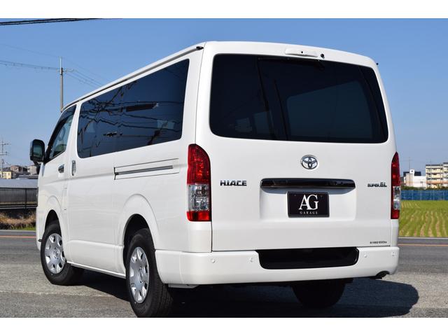 ハイエースバン スーパーGL ダークプライムII 衝突軽減/小窓/デジタルインナーミラー/レーンキープ/全方位カメラ/レーンキープ/ハーフレザーシート/オートライト/オートマチックハイビーム/室内フロアーマット付き/小物入れ/エアーバック/(22枚目)