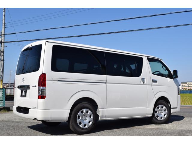 ハイエースバン スーパーGL ダークプライムII 衝突軽減/小窓/デジタルインナーミラー/レーンキープ/全方位カメラ/レーンキープ/ハーフレザーシート/オートライト/オートマチックハイビーム/室内フロアーマット付き/小物入れ/エアーバック/(28枚目)