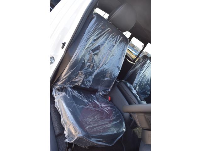 ハイエースバン スーパーGL ダークプライムII 衝突軽減/小窓/デジタルインナーミラー/レーンキープ/全方位カメラ/レーンキープ/ハーフレザーシート/オートライト/オートマチックハイビーム/室内フロアーマット付き/小物入れ/エアーバック/(42枚目)