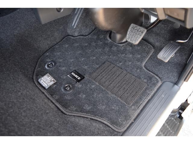 ハイエースバン スーパーGL ダークプライムII 衝突軽減/小窓/デジタルインナーミラー/レーンキープ/全方位カメラ/レーンキープ/ハーフレザーシート/オートライト/オートマチックハイビーム/室内フロアーマット付き/小物入れ/エアーバック/(57枚目)