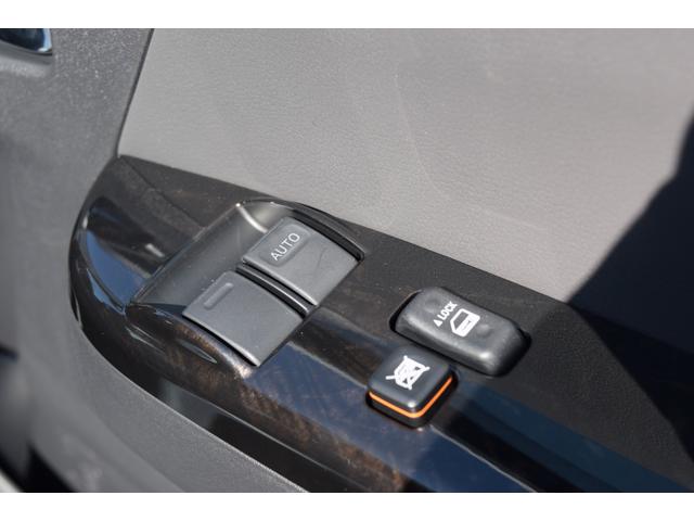 ハイエースバン スーパーGL ダークプライムII 衝突軽減/小窓/デジタルインナーミラー/レーンキープ/全方位カメラ/レーンキープ/ハーフレザーシート/オートライト/オートマチックハイビーム/室内フロアーマット付き/小物入れ/エアーバック/(59枚目)