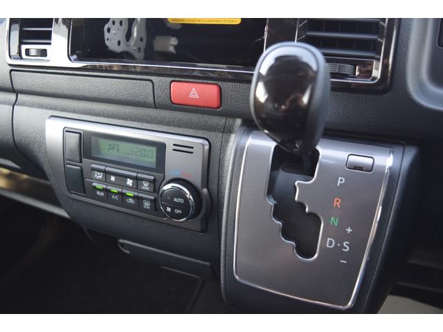 ハイエースバン スーパーGL ダークプライムII 衝突軽減/小窓/デジタルインナーミラー/レーンキープ/全方位カメラ/レーンキープ/ハーフレザーシート/オートライト/オートマチックハイビーム/室内フロアーマット付き/小物入れ/エアーバック/(60枚目)