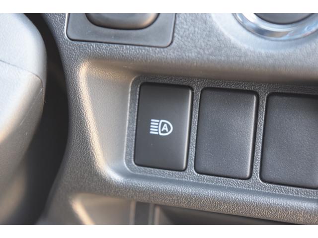 ハイエースバン スーパーGL ダークプライムII 衝突軽減/小窓/デジタルインナーミラー/レーンキープ/全方位カメラ/レーンキープ/ハーフレザーシート/オートライト/オートマチックハイビーム/室内フロアーマット付き/小物入れ/エアーバック/(70枚目)