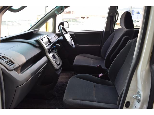 ヴォクシー Ｘ　メモリーナビ／バックカメラ／Ｂｌｕｅｔｏｏｔｈ／ＥＴＣ／（30枚目）