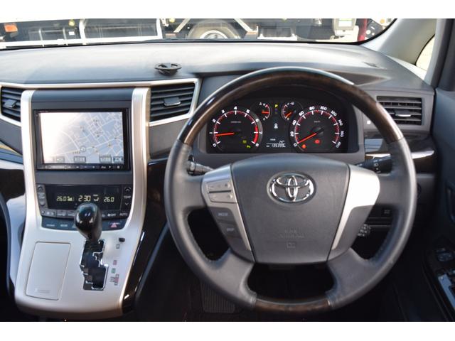 ヴェルファイア ２．４Ｚ　ゴールデンアイズ　９インチデカナビ／バックカメラ／Ｂｌｕｅｔｏｏｔｈ両側電動スライドドア／クルーズコントロール／ＥＴＣ／オットマン／フリップダウンモニター／ハーフレザーシート／クリアランスソナー／オートライト／（30枚目）