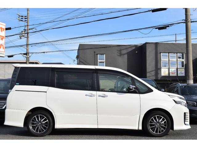 ヴォクシー ＺＳ　煌　アルパインナビ／バックカメラ／Ｂｌｕｅｔｏｏｔｈ／フリップダウンモニター／シートカバー／両側電動スライドドア／ＬＥＤヘッドライト／タイヤ４本新品／ＥＴＣ／フォグランプ／スマートキー／（14枚目）