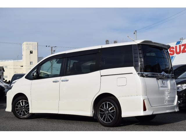 ヴォクシー ＺＳ　煌　アルパインナビ／バックカメラ／Ｂｌｕｅｔｏｏｔｈ／フリップダウンモニター／シートカバー／両側電動スライドドア／ＬＥＤヘッドライト／タイヤ４本新品／ＥＴＣ／フォグランプ／スマートキー／（16枚目）