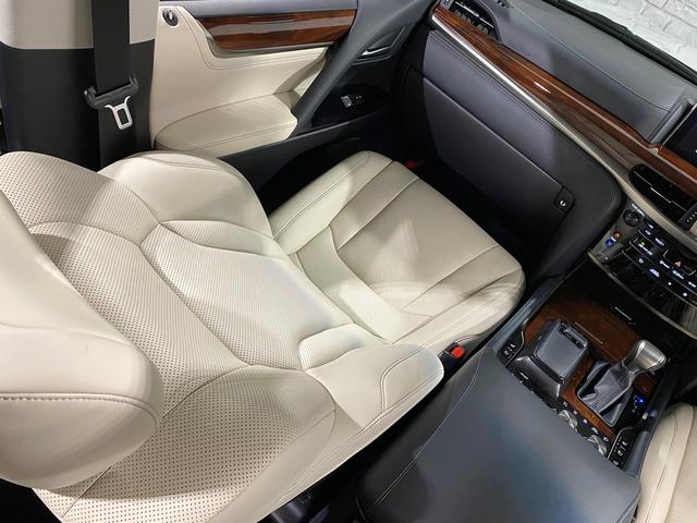 LX570 H30年6月登録後期モデル 新品取付モデリスタエアロKIT 新品取付モデリスタスポーツマフラー OP21インチAW 白本革ベンチレーターシート サンルーフ 電動格納サードシート 電動バックゲート(60枚目)