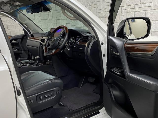 LX570 H29年12月登録後期モデル 新品取付モデリスタエアロKIT 新品取付モデリスタスポーツマフラー リアエンターテイメント OP21AW 本革ベンチレーター サンルーフ 電動バックゲート ETC2.0(60枚目)